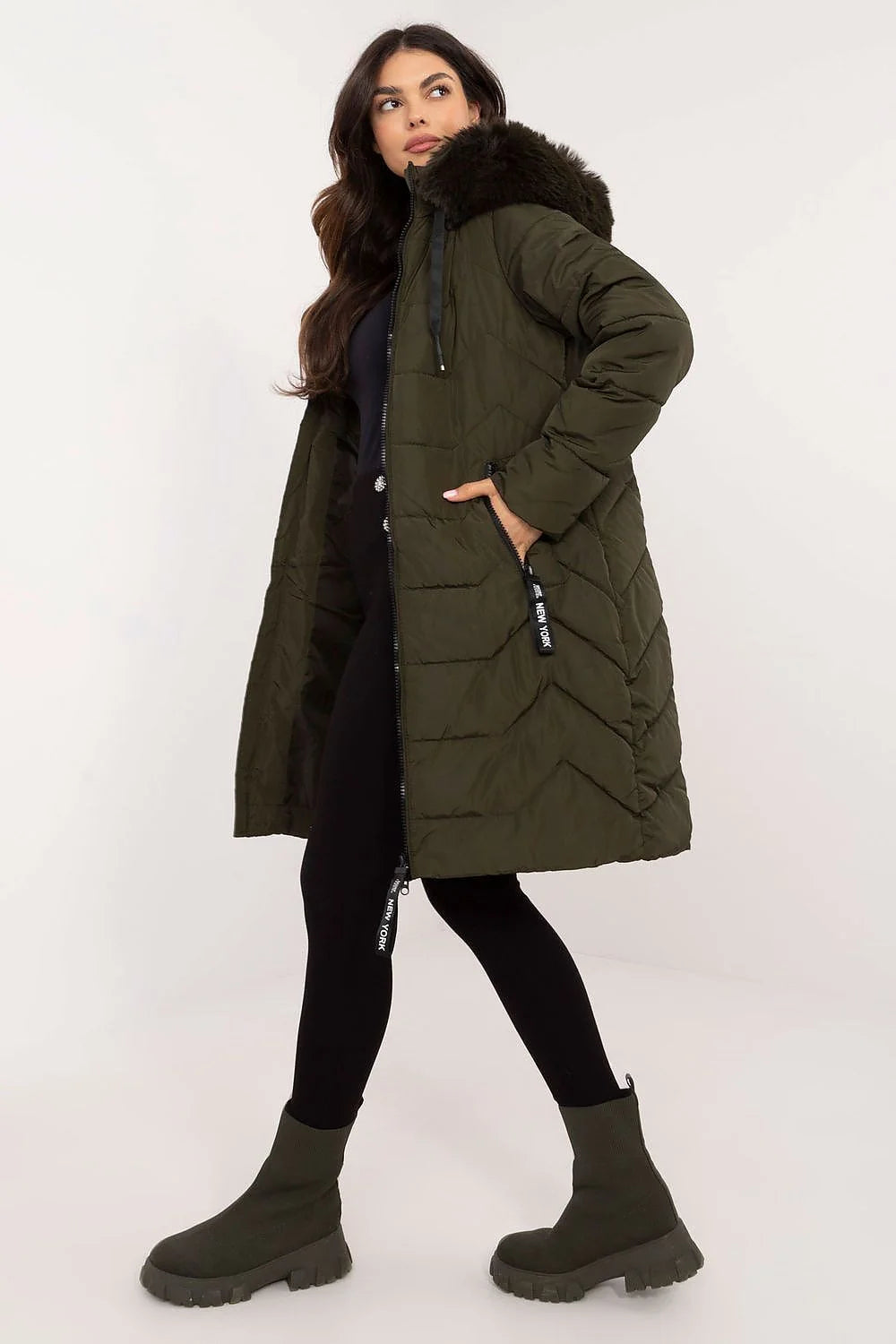 parka femme longue kaki matelassée boudins coupe droite capuche bordée fausse fourrure amovible cordons serrage polyester rembourrage synthétique isolation thermique