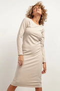 Robe de jour Tessita midi ajustée encolure bateau beige manches longues tissu maille doux polyvalente occasion professionnelle ou décontractée femme