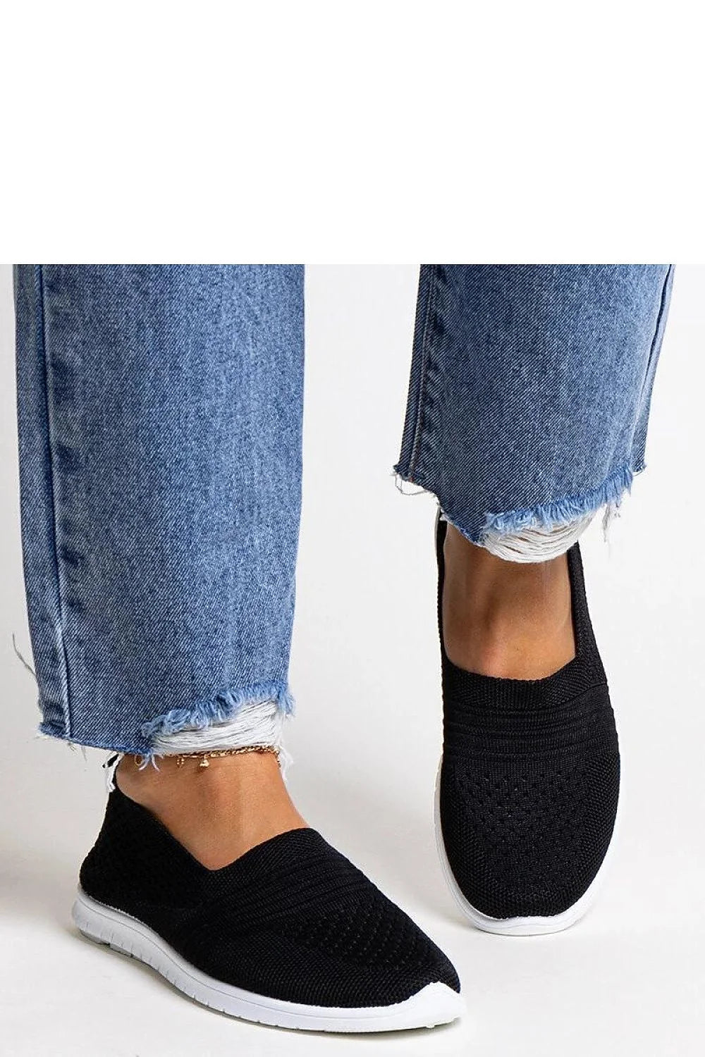 baskets décontractées femme slipon maille noire semelle blanche minimaliste moderne confortable respirante légère antidérapante flexible amorti coupe basse