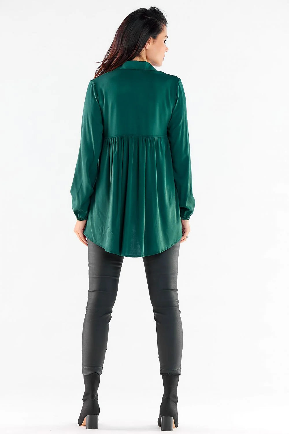 Chemise élégante pour femme longues manches design asymétrique dos allongé style moderne blanc coupe ample