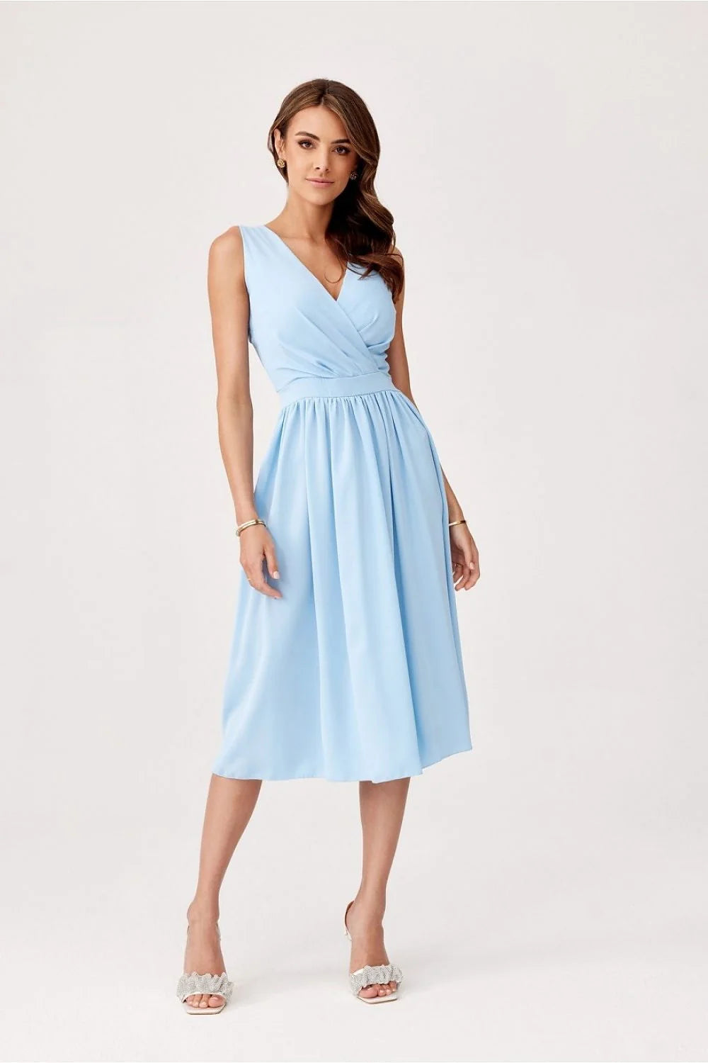 Robe de cocktail style décontracté couleur pastel bleu midi taille ajustable dos légèrement découvert bretelles larges polyester 100% femme