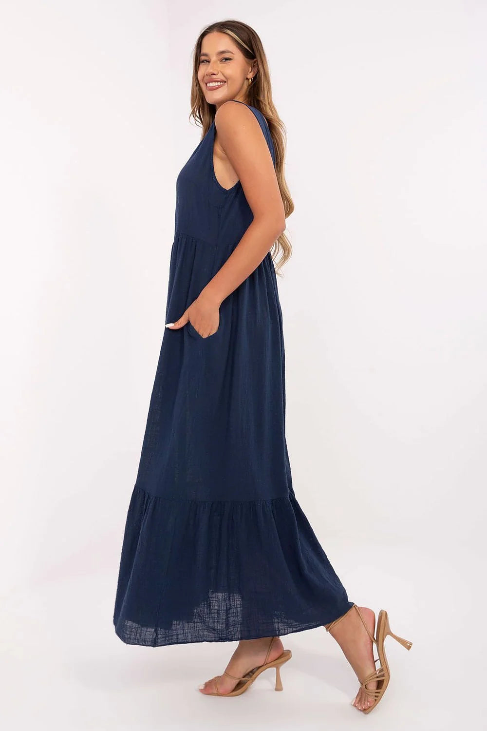robe estivale longue maxi sans manches col V tailleempire fluide volantée bleu marine coton lin poches cheville bohème