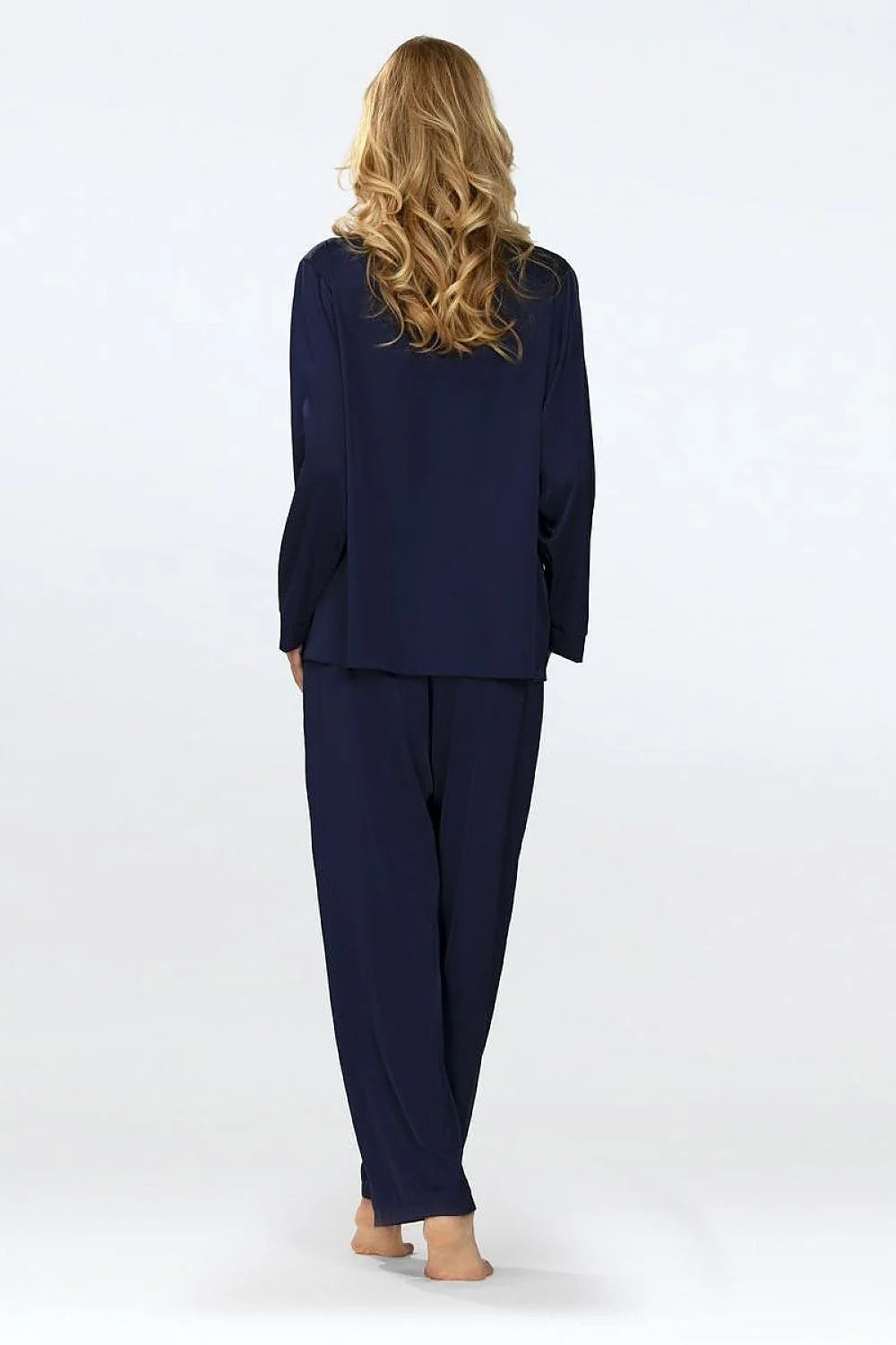 Pyjama DKaren femme satin bleu marine profond classique intemporel doux soyeux confortable élégant chemise boutonnée col revers manches longues