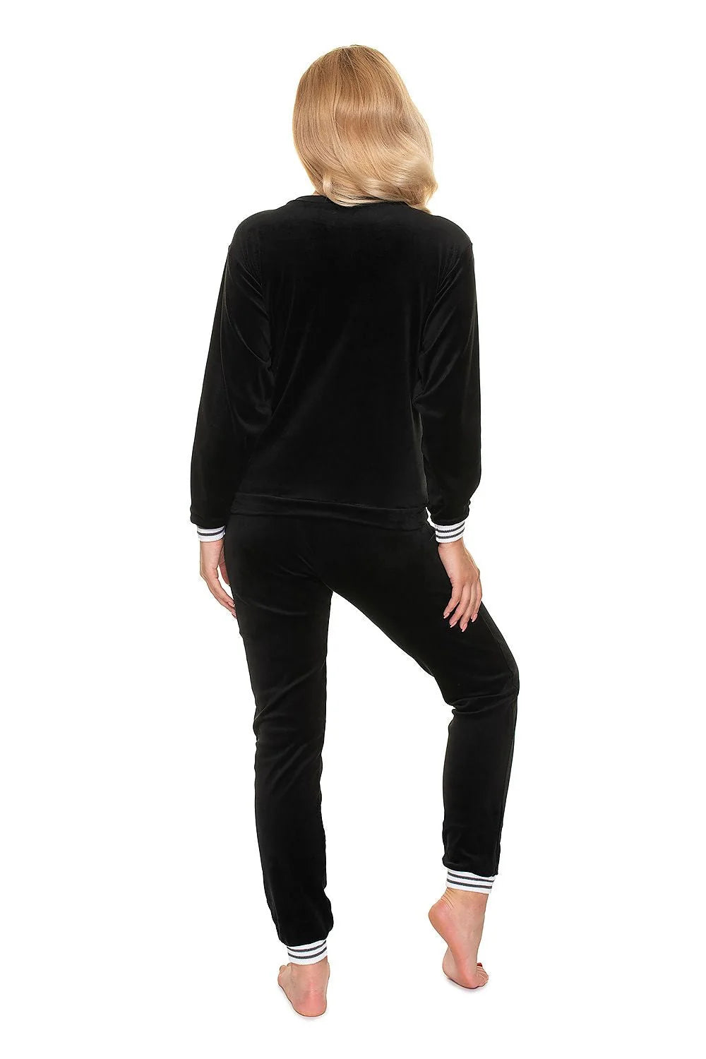 Ensemble pyjama femme en velours noir manches longues col rond confortable loungewear chic élégant