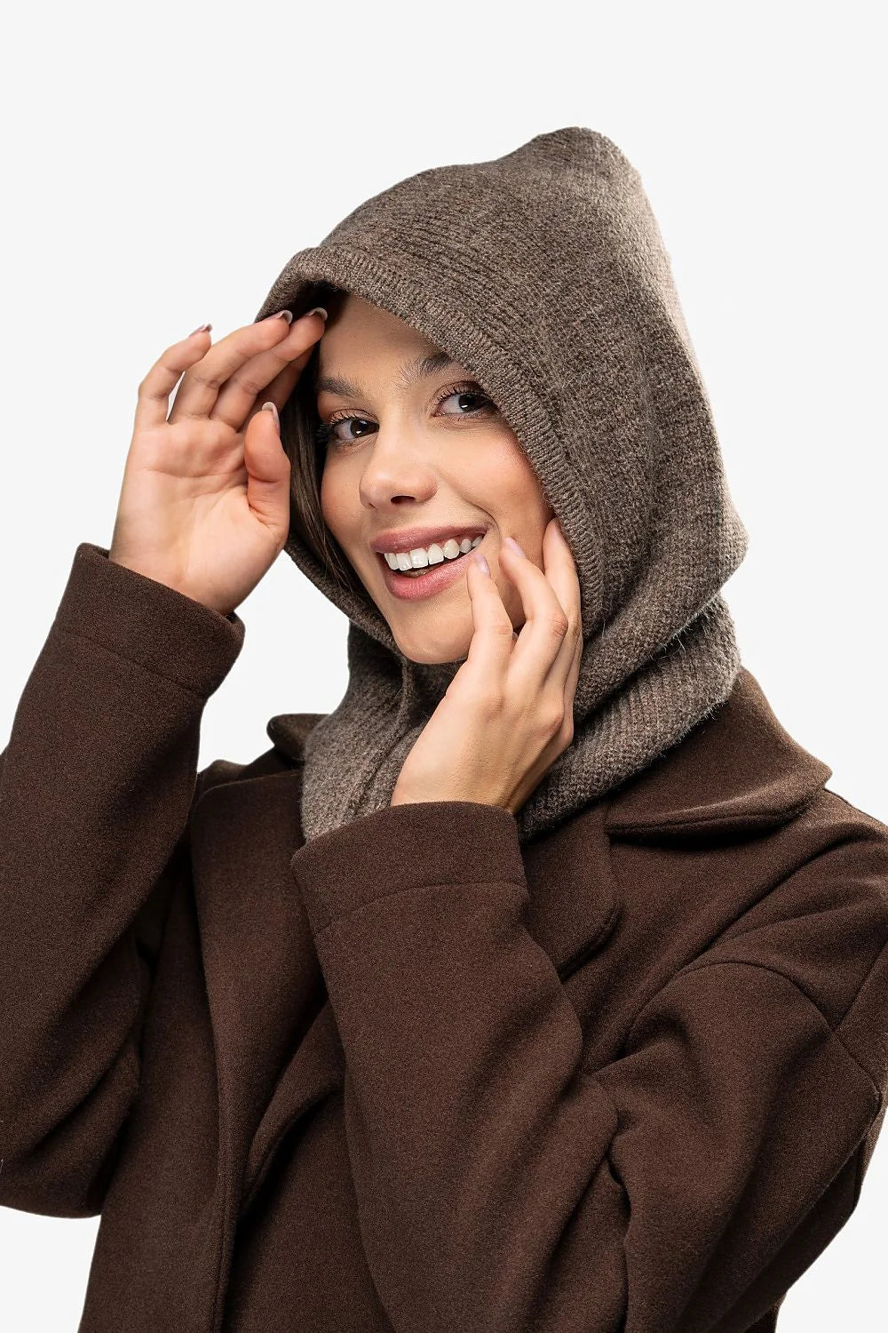cagoule snood capuche femme maille côtelée taupe chaud mohair laine léger doux enveloppant ajustable cordon serrage coupe couvrante minimaliste polonais