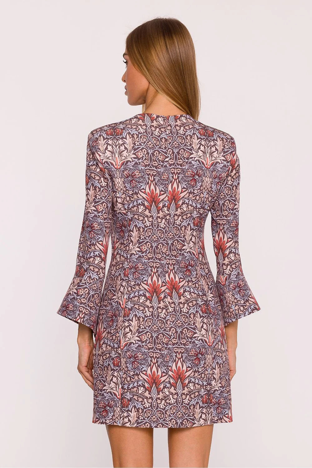 robe courte femme imprimée multicolore florale baroque mate décolleté V manches trois quarts évasées coupe ajustée mini longueur bohème chic