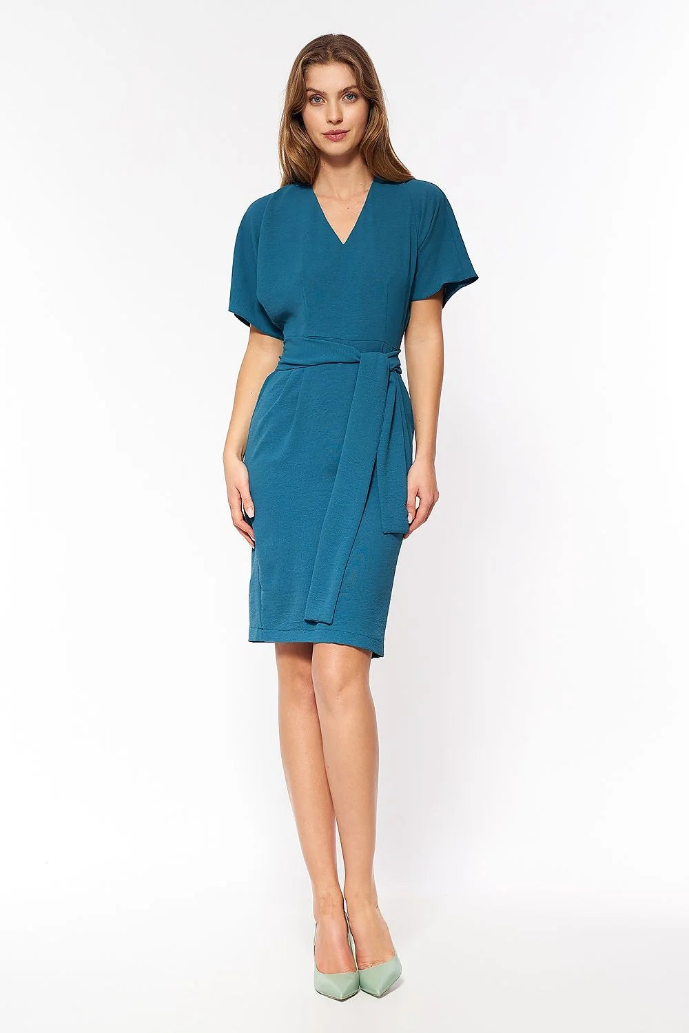 Robe de jour élégante bleu canard col V ceinture à nouer coupe droite matière légère polyester elasthanne femme