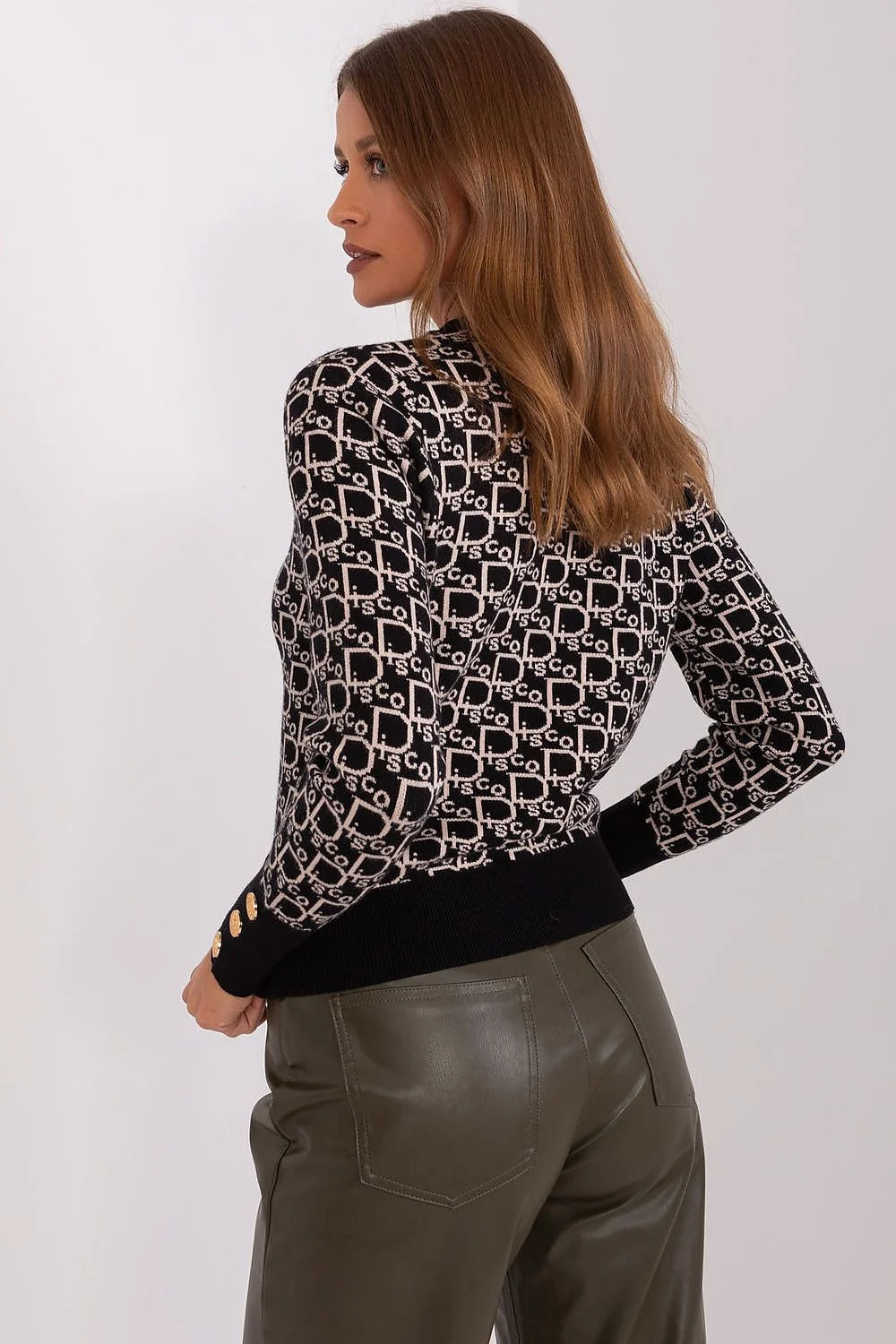 Pull pour femme design élégant motif monogramme noir et blanc cassé manches longues matériau confortable coupe ajustée détails dorés