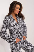 Veste Lakerta blazer femme style tailleur moderne motif géométrique noir et blanc manches longues coupe ajustée occasion professionnelle