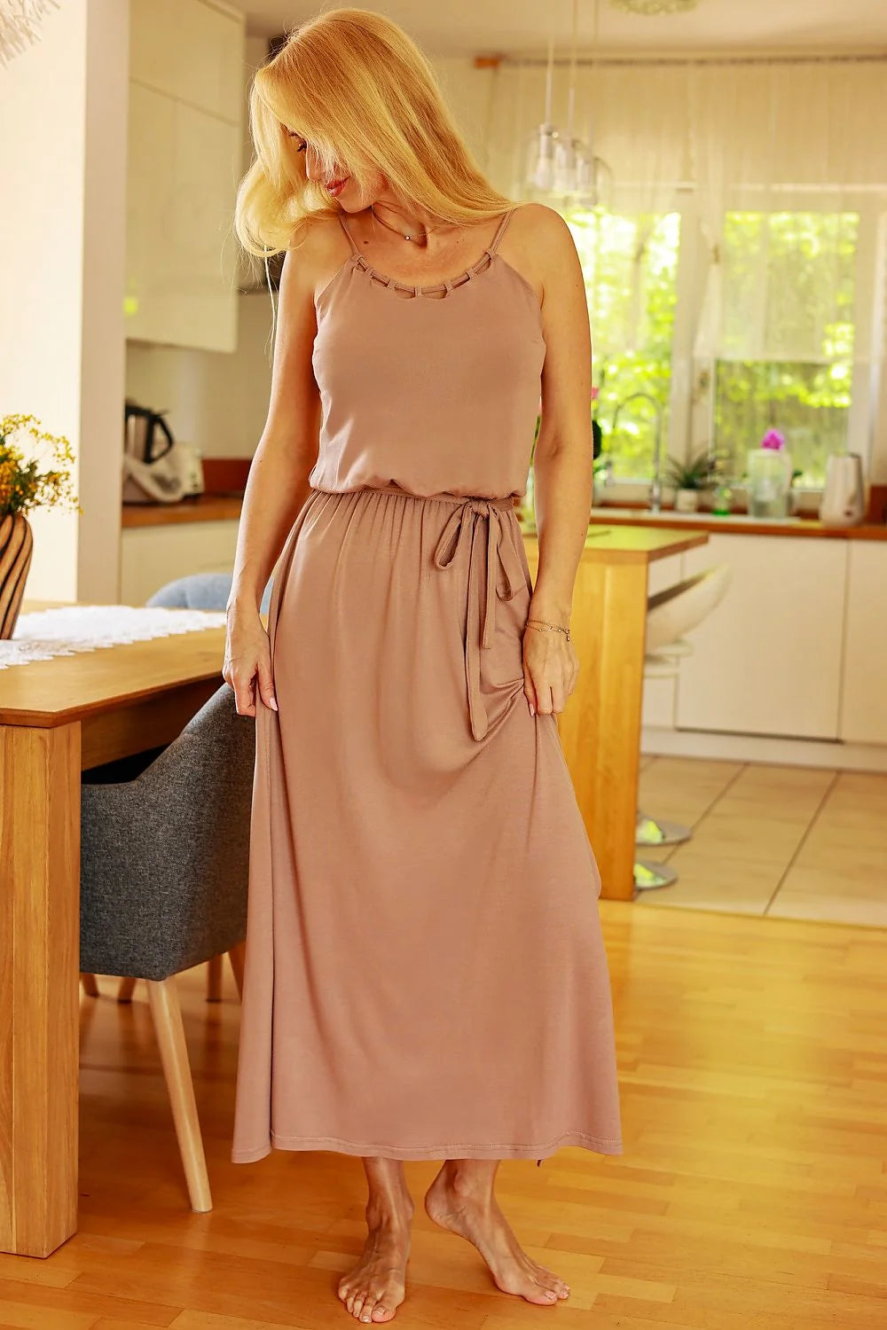 Robe de jour Mirale en viscose longue sans manches décolleté décoratif fente latérale taille élastique ceinture incluse femme
