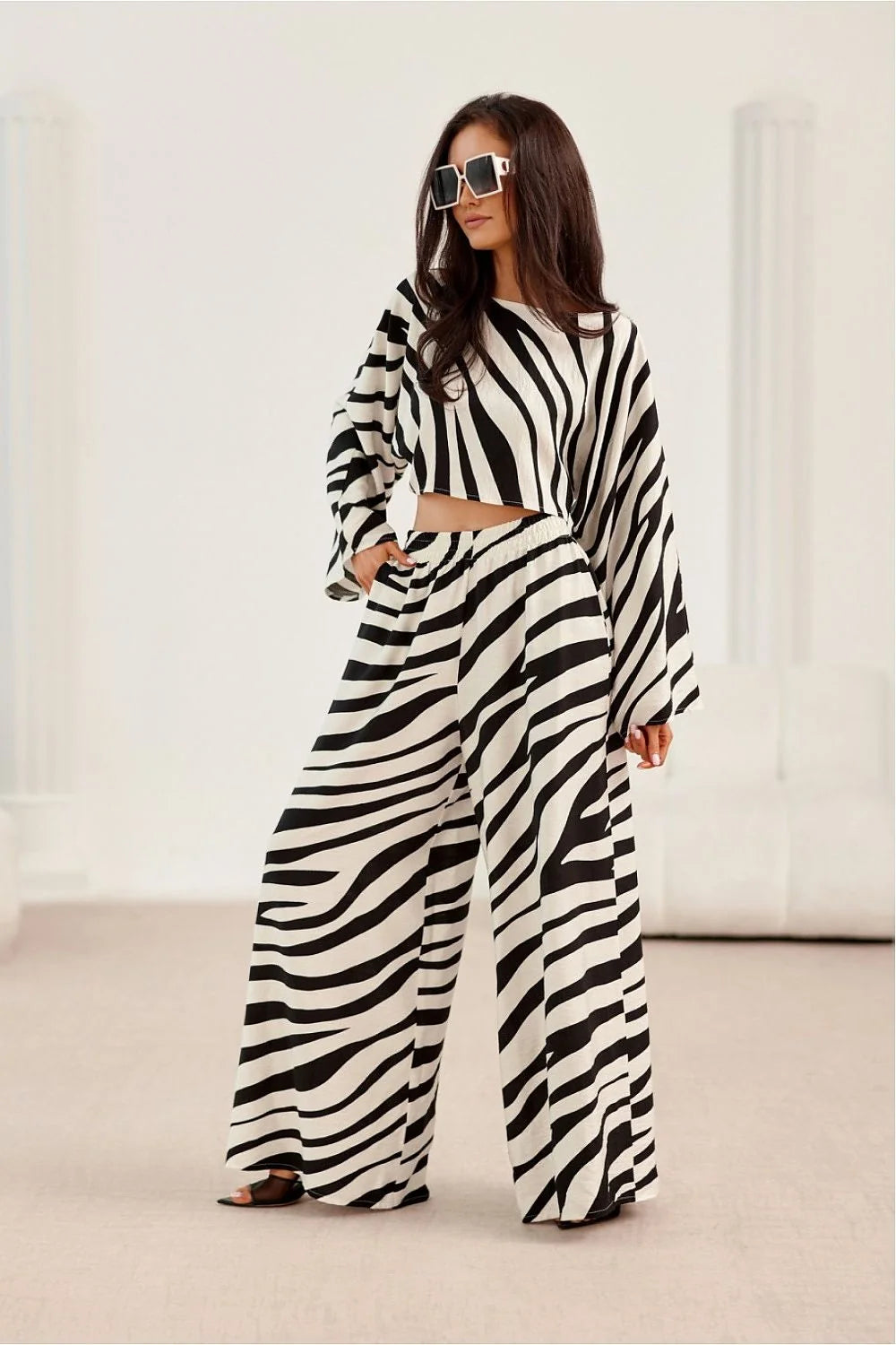 Ensemble femme motif zèbre tunique crop pantalon large matière fluide taille élastiquée mode moderne été 2023