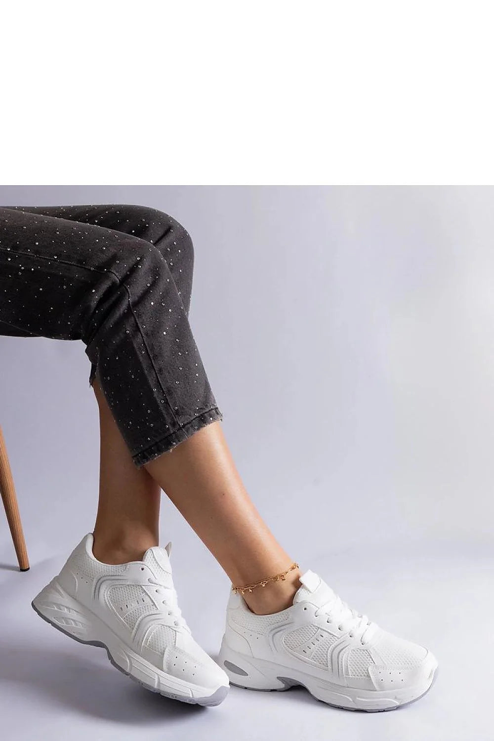 Baskets pour femme style sportif moderne design minimaliste couleur blanche tige en maille respirante semelle en caoutchouc fermeture à lacets coupe basse amorti confortable support optimal