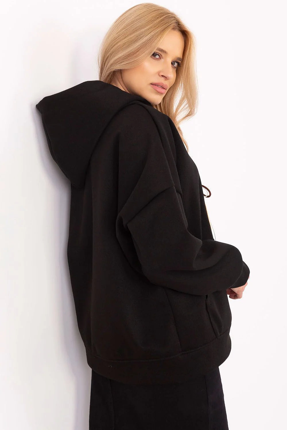 Sweatshirt moderne femme à capuche illustration ours peluche couleur noire matériau doux style décontracté