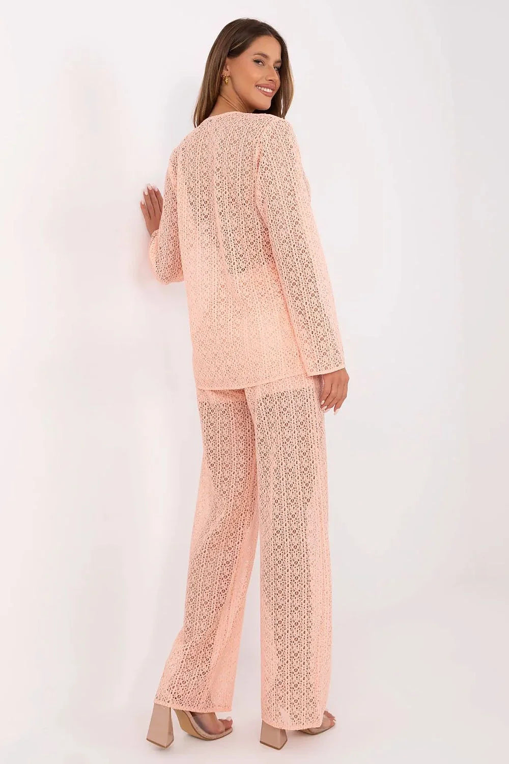 ensemble féminin dentelle bohème chic manches longues ajourée lien noué taille haute pantalon coupe large chevilles respirante légère pêche rose