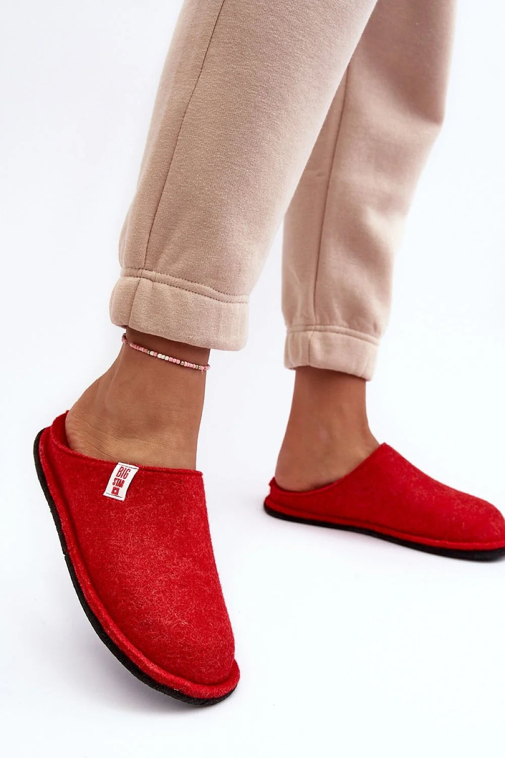 Pantoufles femmes confort style classique chaude feutre laine logo Big Star plateforme 1.5 cm rouge noir intérieur
