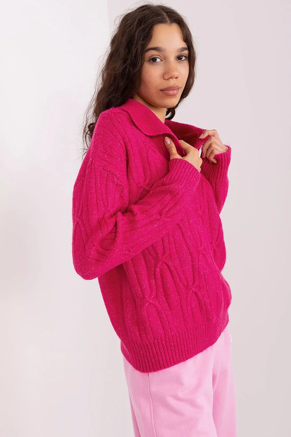Pull-over Chandail AT pour femme style moderne couleur rose vif maille épaisse col en V manches longues poignets côtelés motif torsadé coupe ample épaules tombantes occasions variées