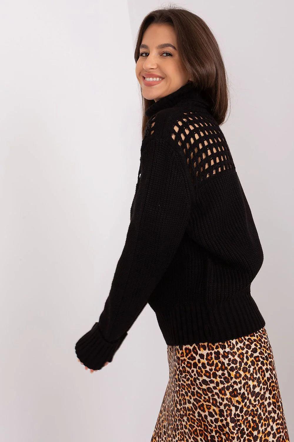 Pull à col roulé féminin maille ajourée côtelée noir ample manches longues élégance moderne mode hiver
