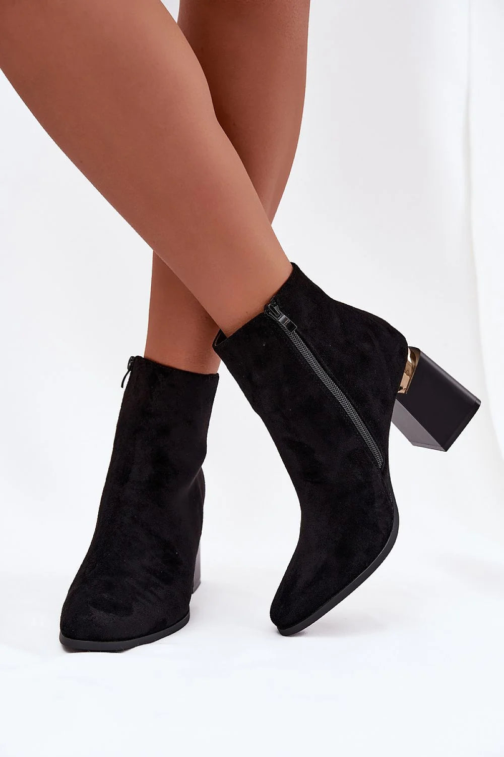 bottines cheville femme suède noir effilée bout pointu talon bloc géométrique métallique doré semelle fine urbaine élégante écologique