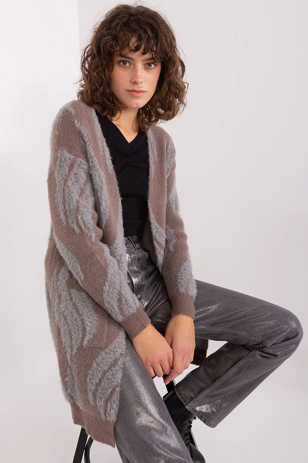 Cardigan femme design abstrait motif ondulé tissu doux confortable style moderne sans fermeture manches longues poches intégrées
