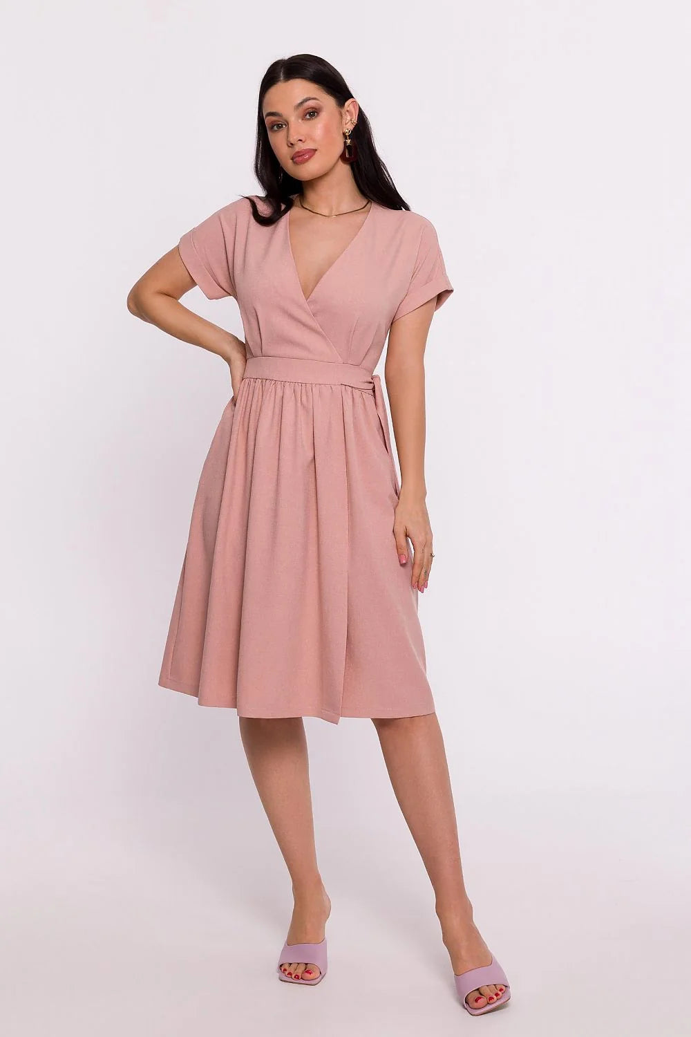 Robe de jour Be Wear en tissu doux manches courtes encolure V croisée ceinture ajustable longueur midi style intemporel rose pastel