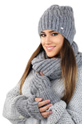 Ensemble d'accessoires hiver femme bonnet écharpe gants style moderne coupe classique couleur grise tricot côtelé matériau laine