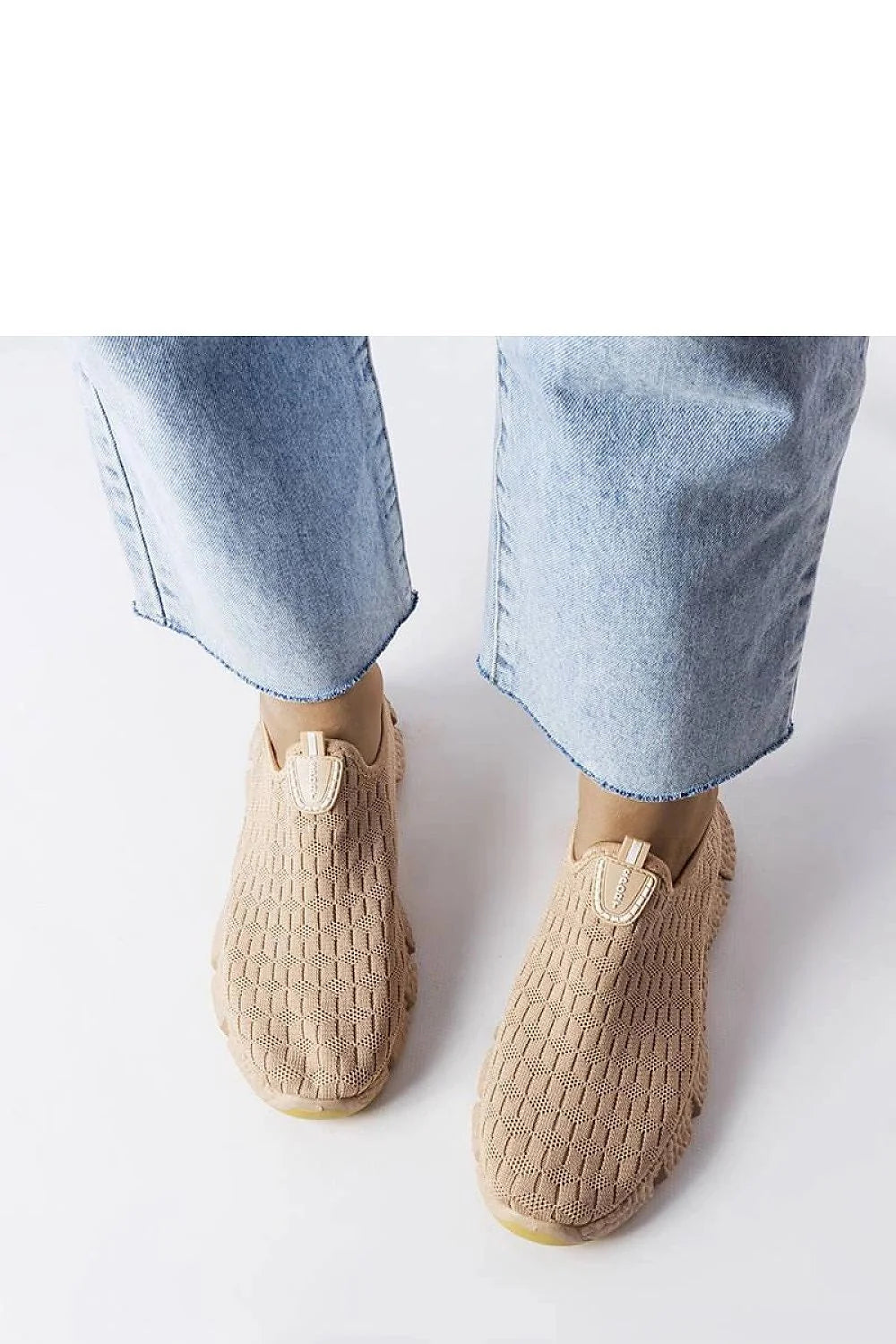 Baskets pour femmes style moderne beige clair tige tricotée semelle caoutchouc sans lacets confortable respirante design décontracté coupe ajustée occasions quotidiennes mode urbaine durabilité polyvalence