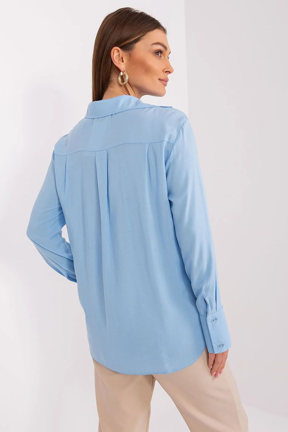 Chemise femme longues manches style classique bleu pâle viscose coupe droite col boutonné poignets boutonnés taille ajustable