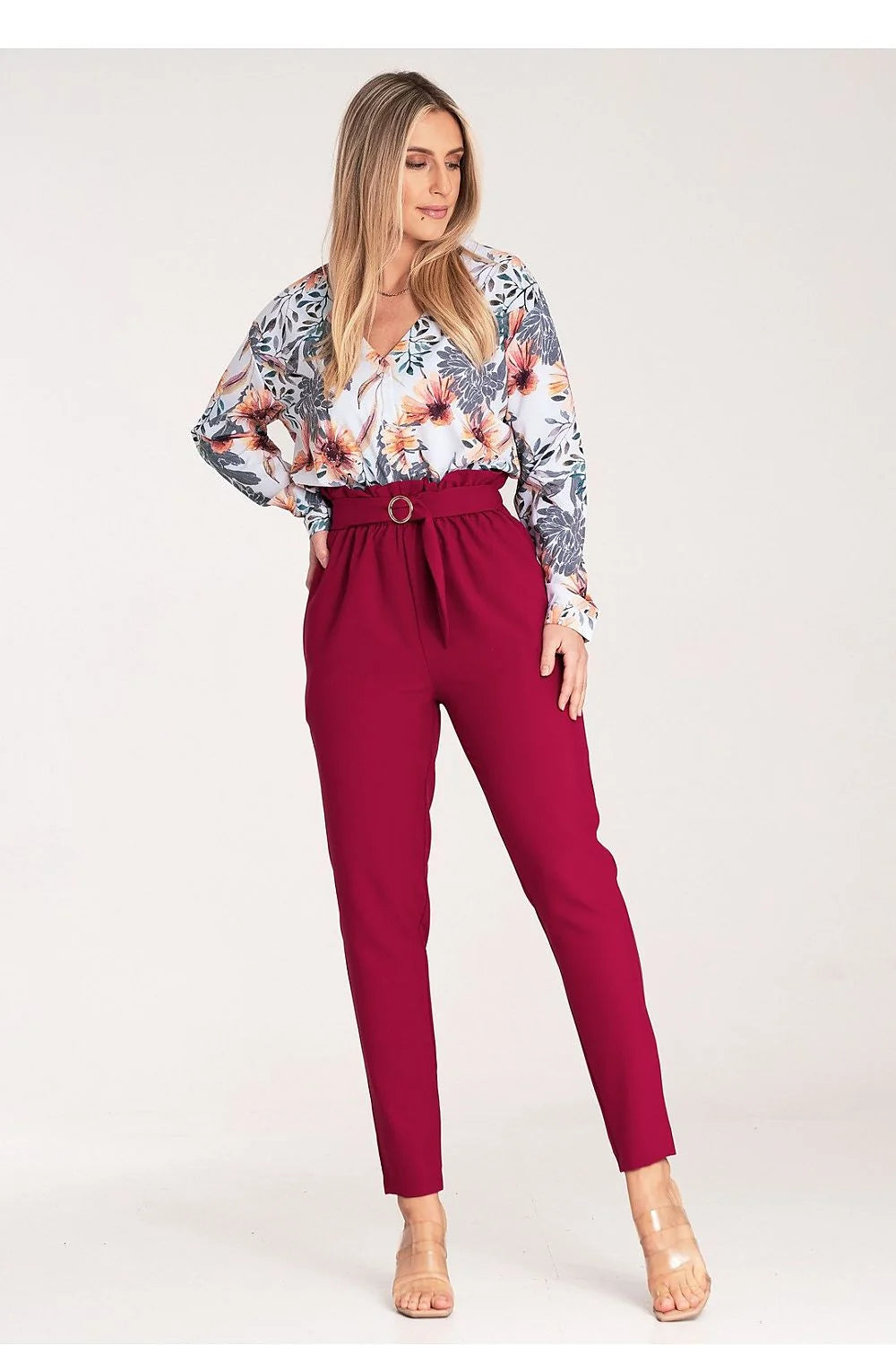 Pantalon femme taille haute bordeaux polyester plissé ceinture métallique détails élégants coupe fuselée occasion soirée quotidien