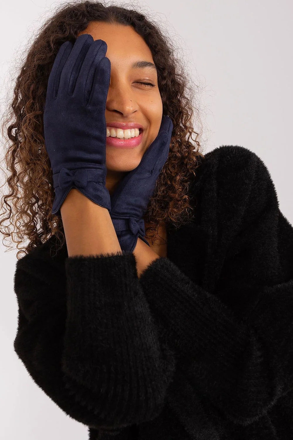 Gants élégants pour femmes en tissu lisse isolé avec nœuds aux poignets et fleur brodée, 60% coton, 5% élasthanne, 35% polyester, bleu foncé,配套外套 fourrure synthétique noire