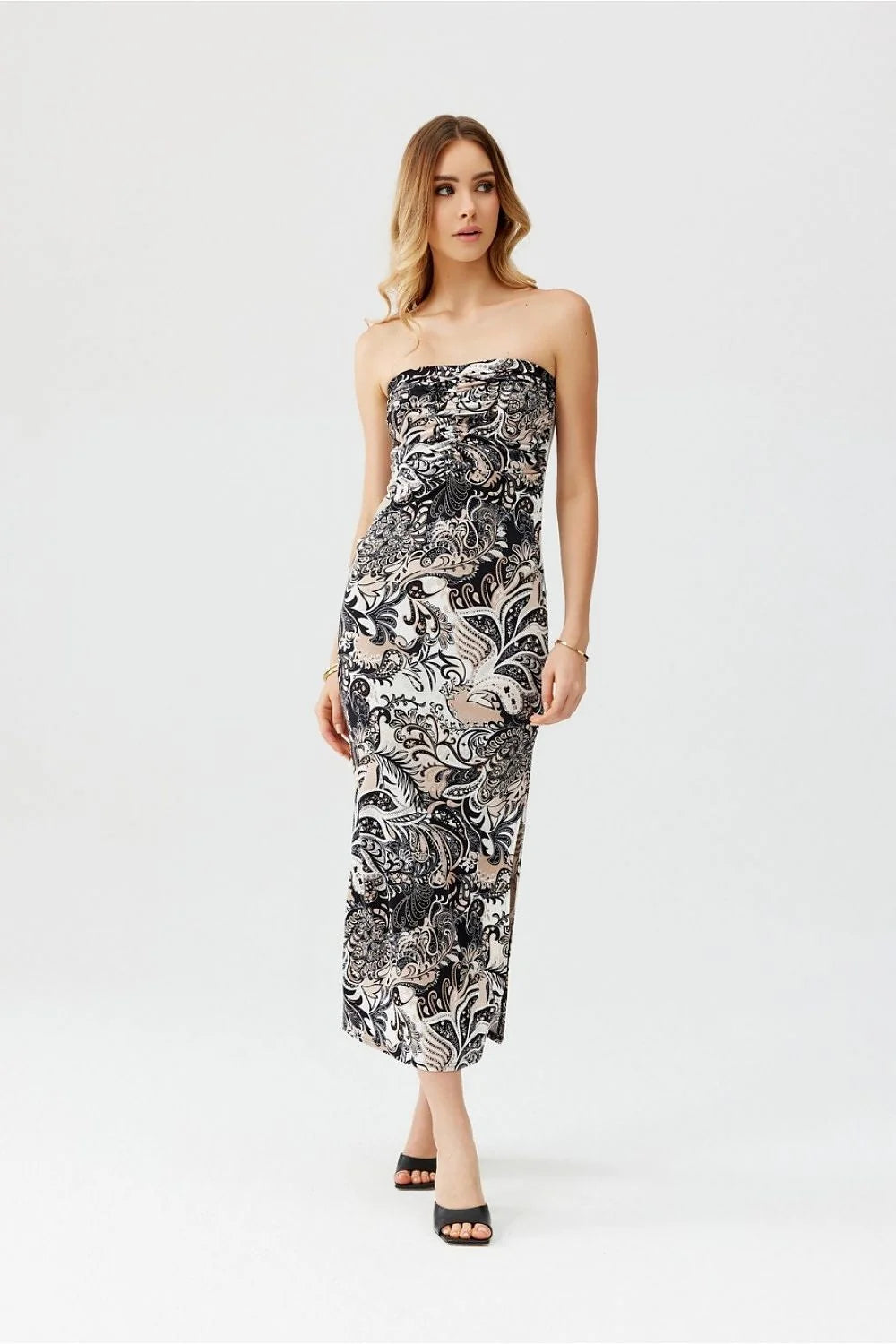 robe bustier midi fronces motif paisley bicolore noir blanc tissu fluide extensible élégante chic soirées estivale ajustée confortable finitions soignées
