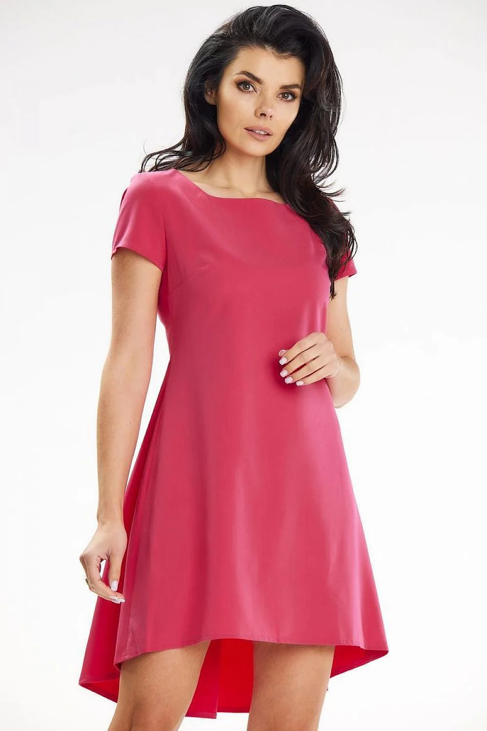 Robe de jour style moderne asymétrique encolure ronde manches courtes plis contrastants dos matière fluide polyester viscose élasthanne taille ajustable femme
