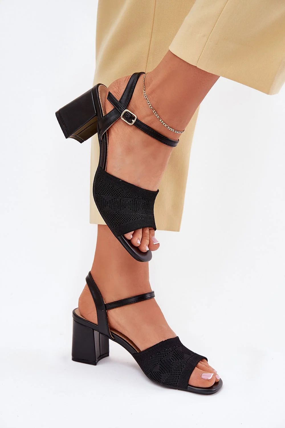 Sandales femme élégantes à talon block 6.5 cm cuir écologique tissu noir ajustables occasion spéciale été