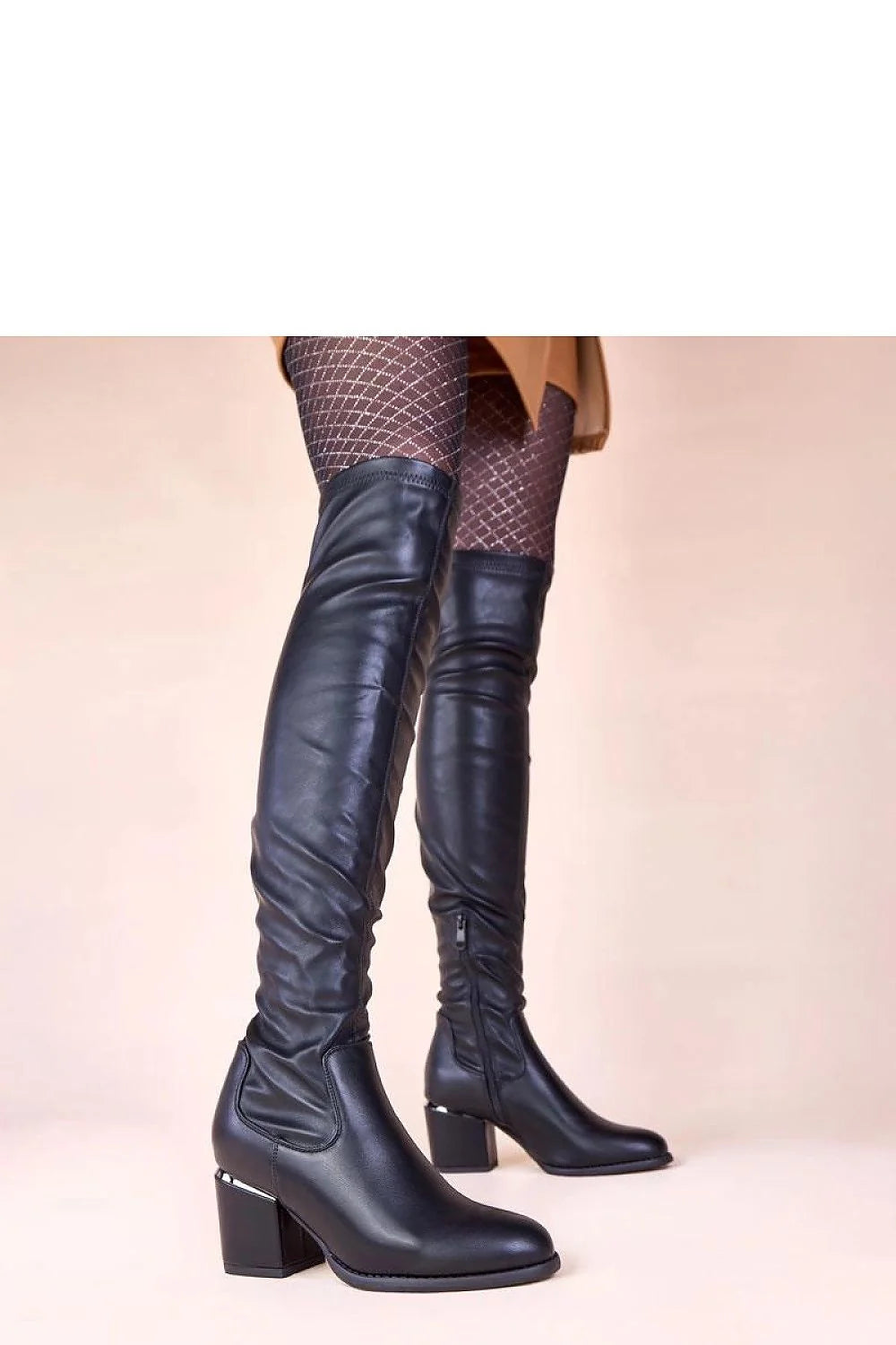 cuissardes noires synthétiques tige haute ajustées froncées cheville bout arrondi talon bloc moyen semelle plate fermeture zippée latérale confortables élégantes