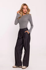 Tenue femme deux pièces haut ajusté en tricot fin gris pantalon ample en denim noir