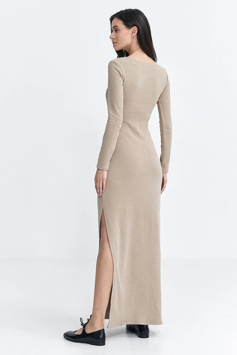 Robe de jour élégante longue manches longues en maille côtelée beige ajustée fente latérale femme