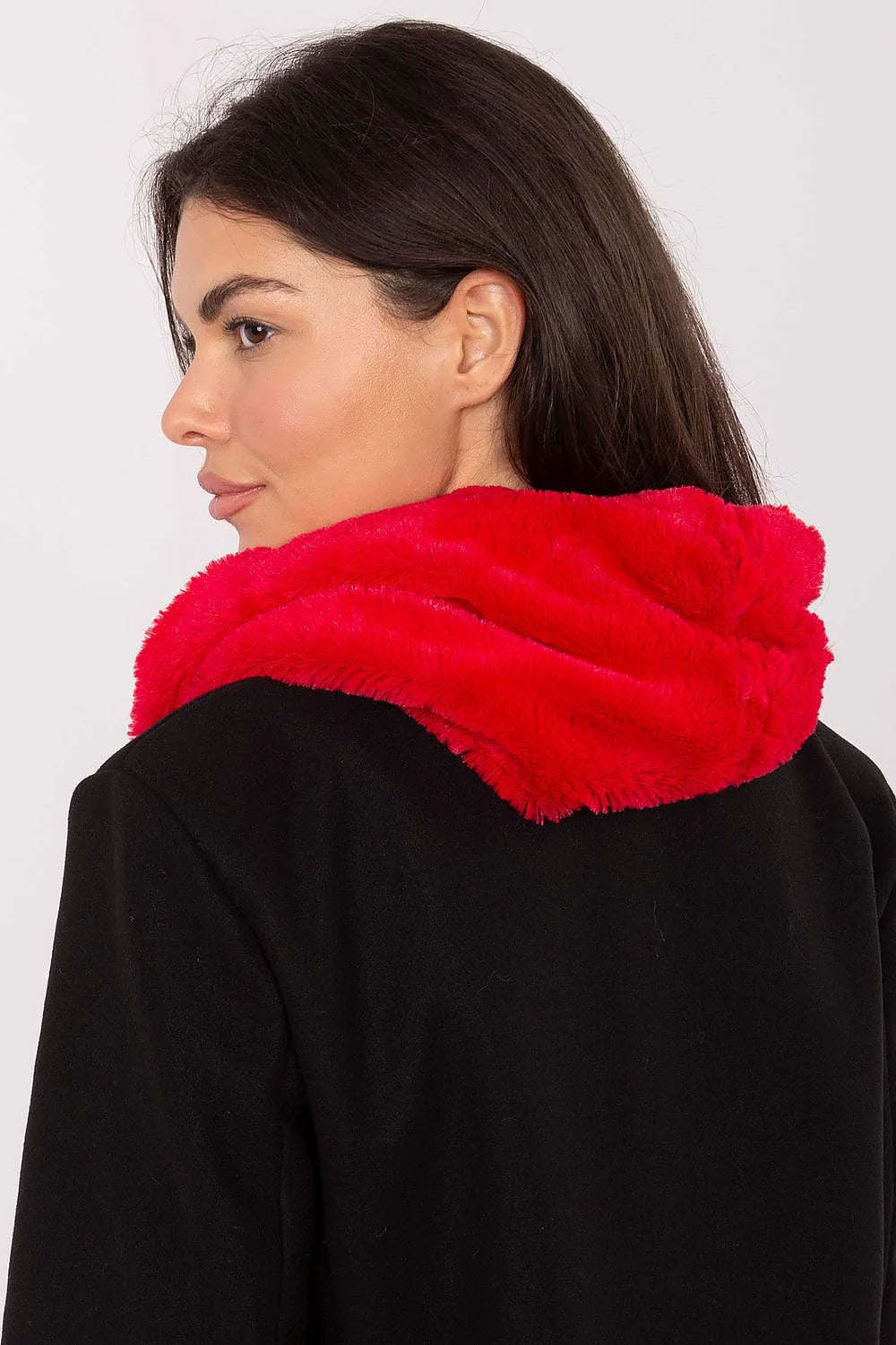 snood écharpe tube col fourrure fausse rouge vif pelucheuse épaisse moelleuse chaude cosy chic élégant luxueux confortable hivernal