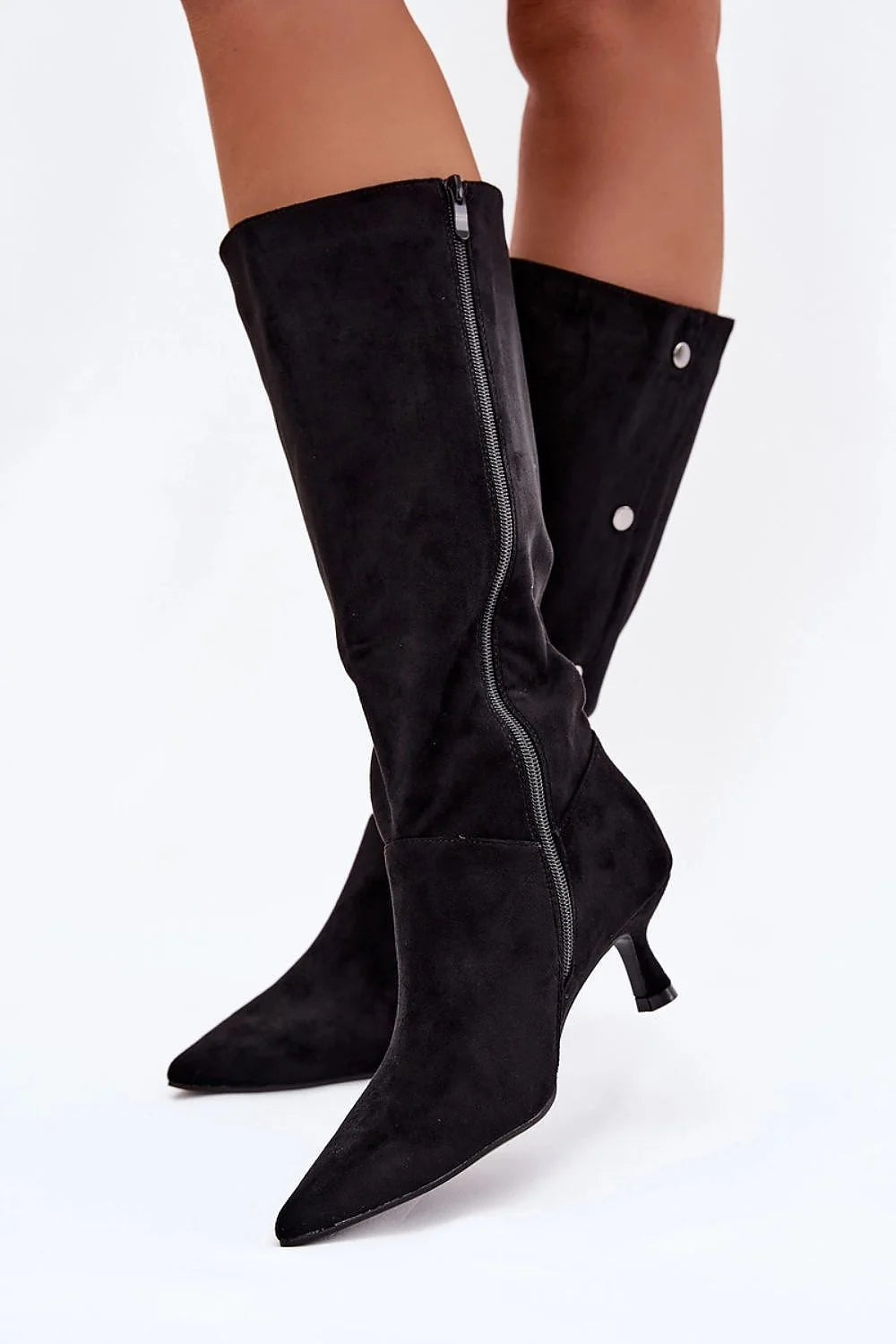 bottes femme suédine écologique noir mi mollet bout pointu talon kitten bas zippée intérieur rivets argentés silhouette élancée ajustée confortable