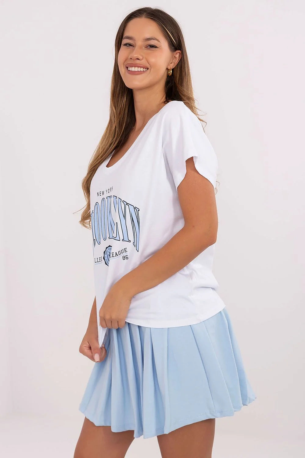 ensemble décontracté femme tshirt colV manchescourtes coupeample imprimeBrooklyn blasoncollege jerseyblanc cotonelastanne jupeplissee taillehaute shortsintegres tombefluide stylecasualurbain