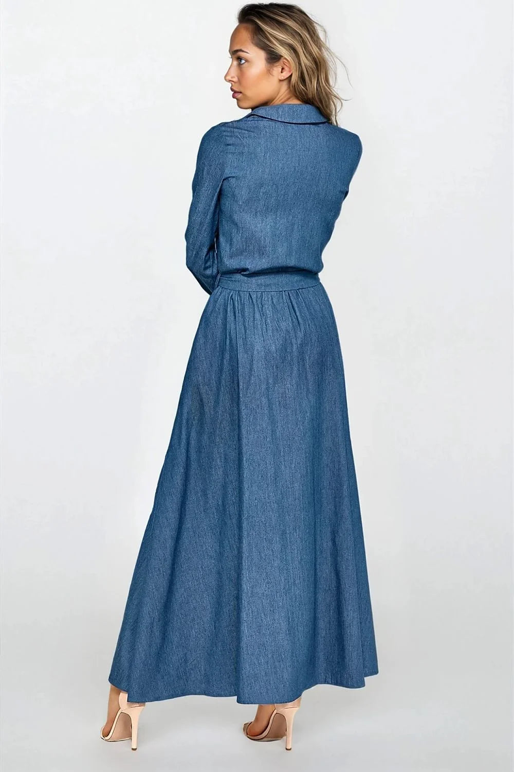 robe denim maxi manches longues col chemise boutonnée ceinture nouée taille évasée poches latérales légère confortable décontractée chic polyvalente