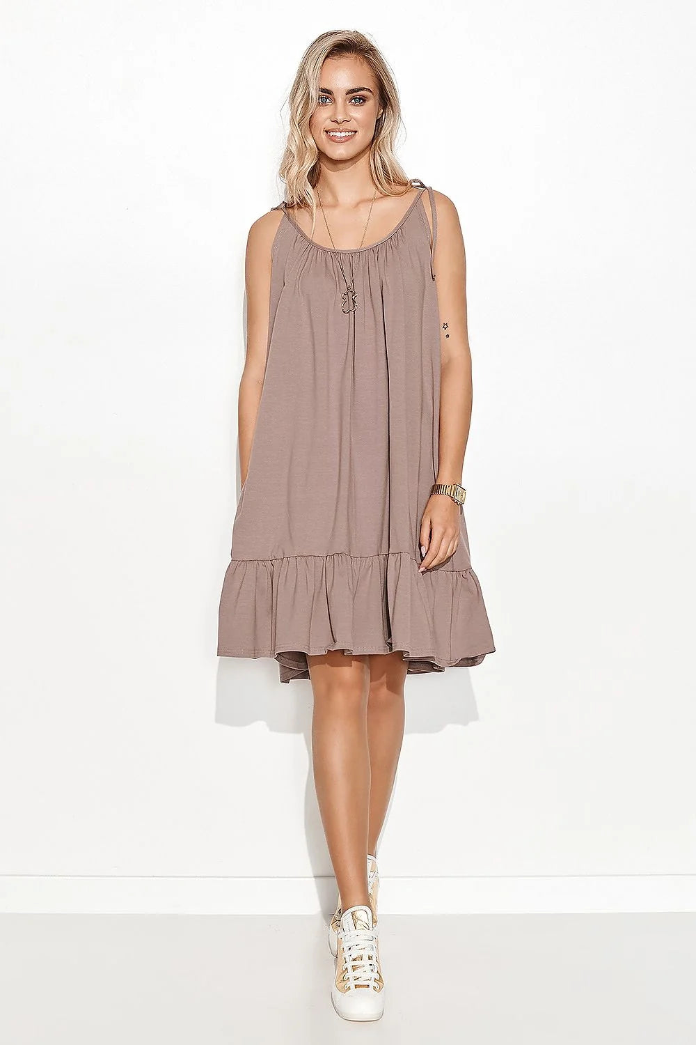 robe été courte trapèze bretelles fines nouées encolure froncée volant bas taupe jersey coton léger fluide poches latérales réglables confortable