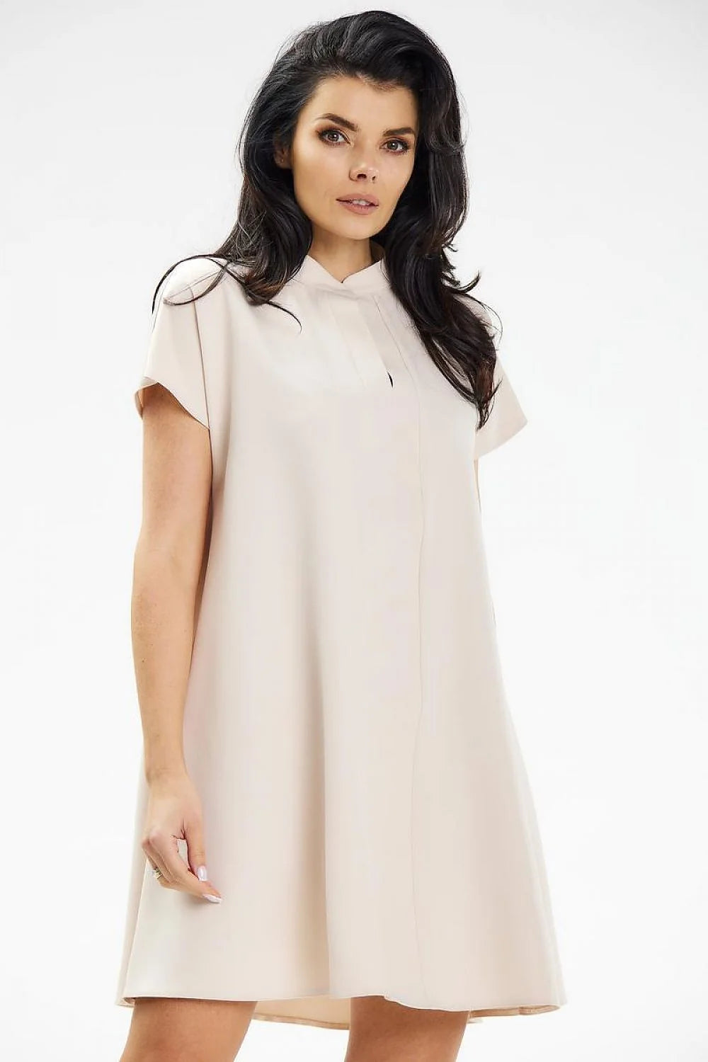 Robe de jour awama chic moderne couleur beige crème mini trapeze manches courtes col montant fente encolure elasthanne polyester femmes