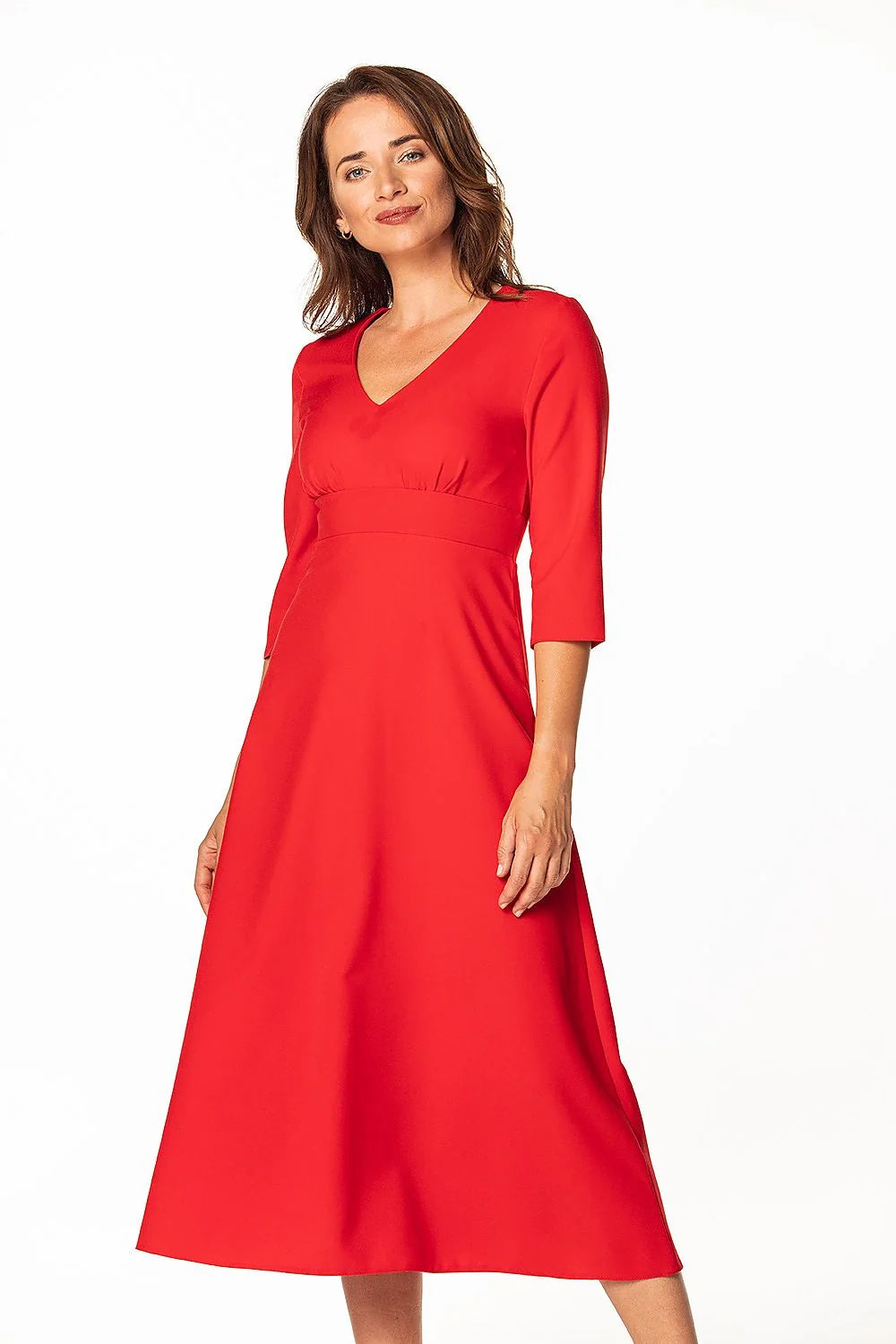 robe jour élégante intemporelle rouge vif manches troisquarts col V taille empire ceinture structurée coupe ajustée jupe évasée midi