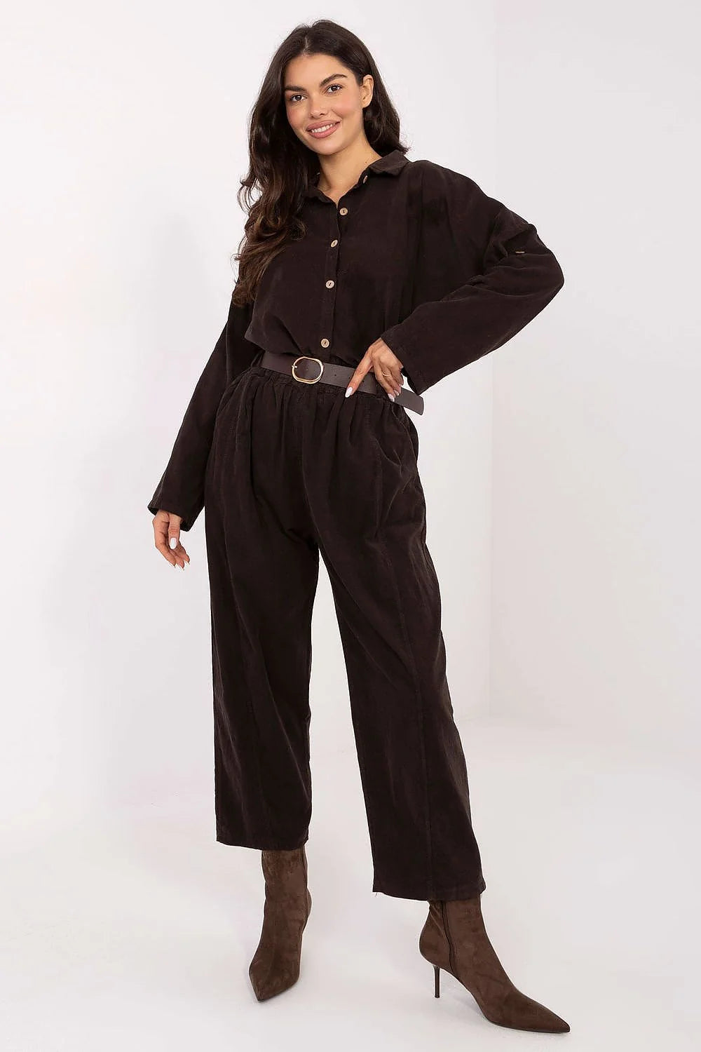 chemise manches longues côtelée polyester brillante col classique boutons contrastants beige marron foncé décontractée polyvalente longueur standard automne hiver
