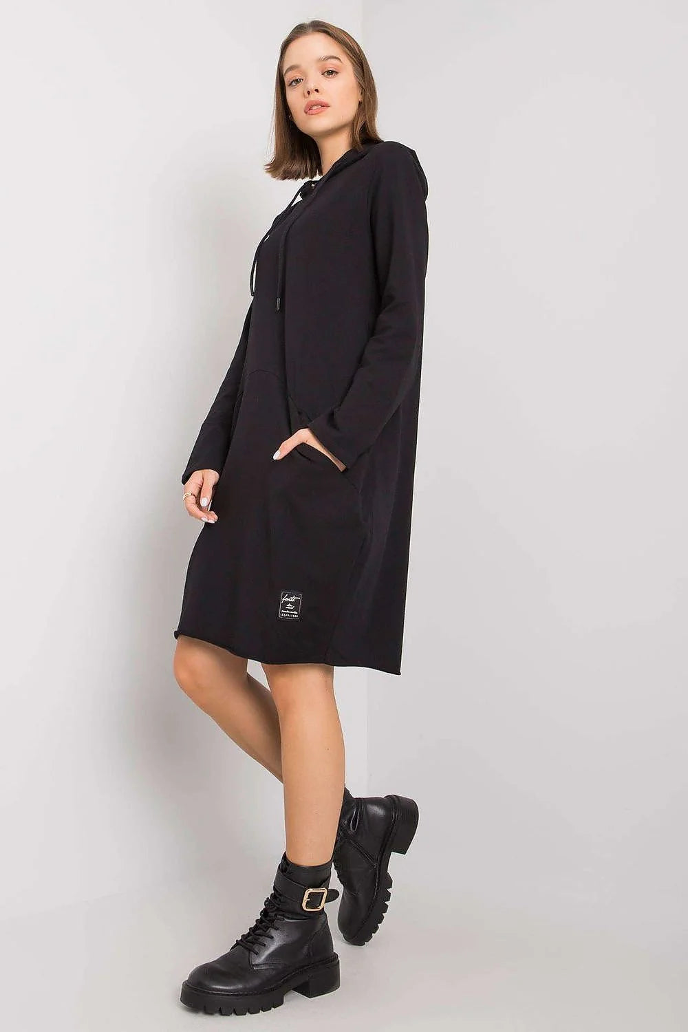 Robe pull femme coton polyester décontractée noire avec capuche poches confort pour style urbain