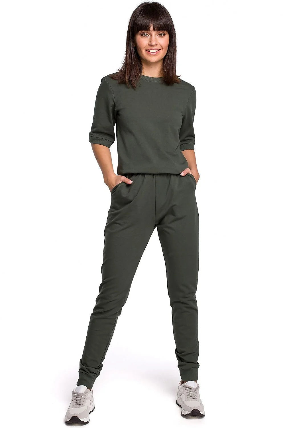 Survêtement coton décontracté kaki chic et confortable avec poches latérales pour femme active moderne