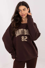 sweatshirt femme oversize molleton épais marron chocolat manches longues col rond poignets côtelés inscription bouclette beige confort casual