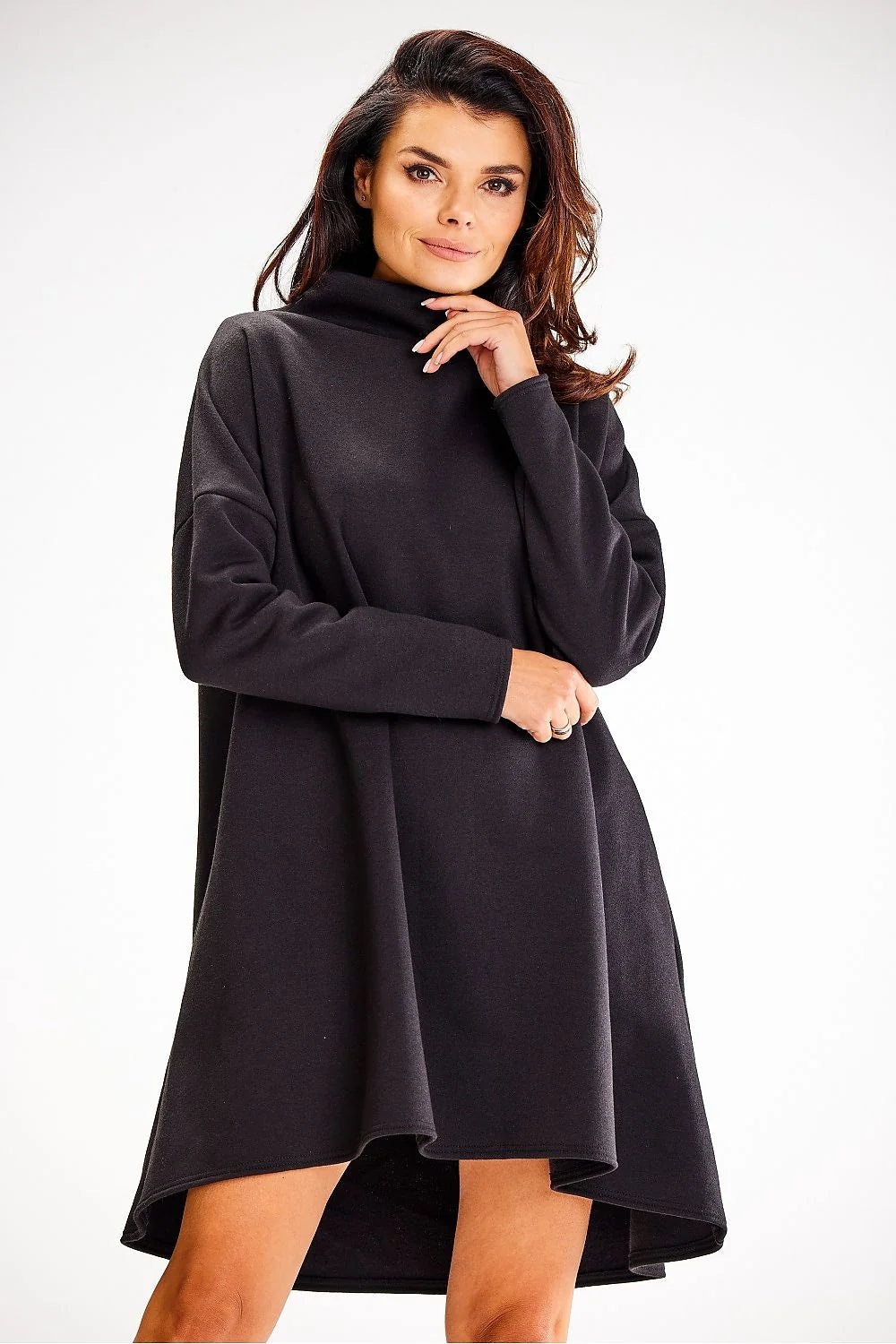 Robe de jour moderne élégante coupe trapèze col roulé manches longues couleur noire confortable automne hiver taille S à XL femme