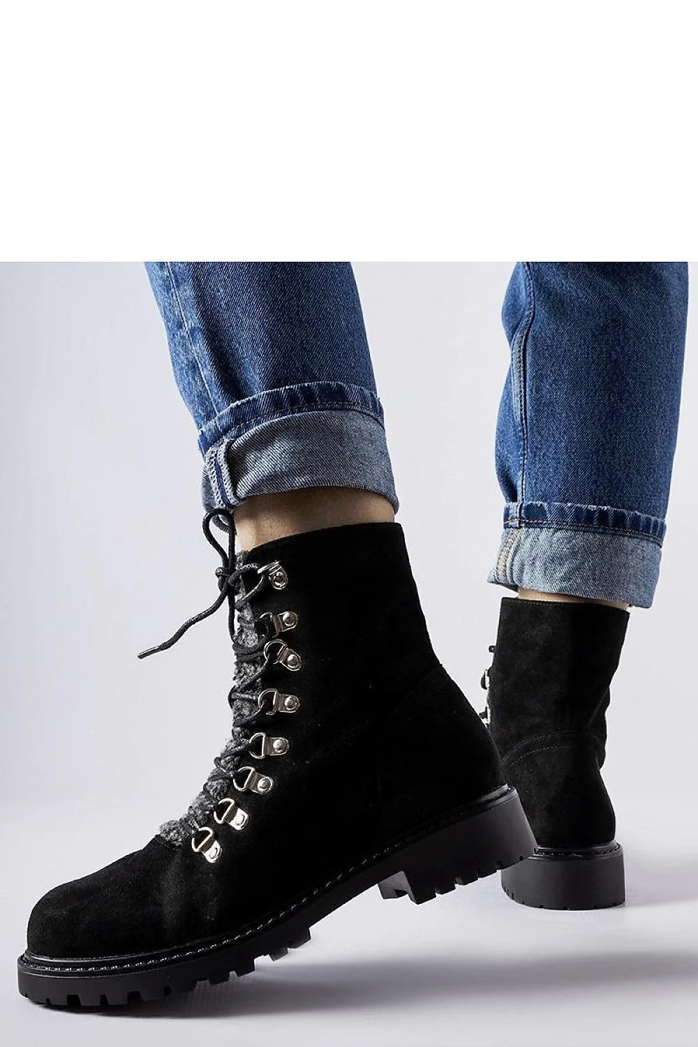 Bottines pour femmes en suède noir design moderne bout rond lacets métalliques semelle caoutchouc noire bottes automne hiver
