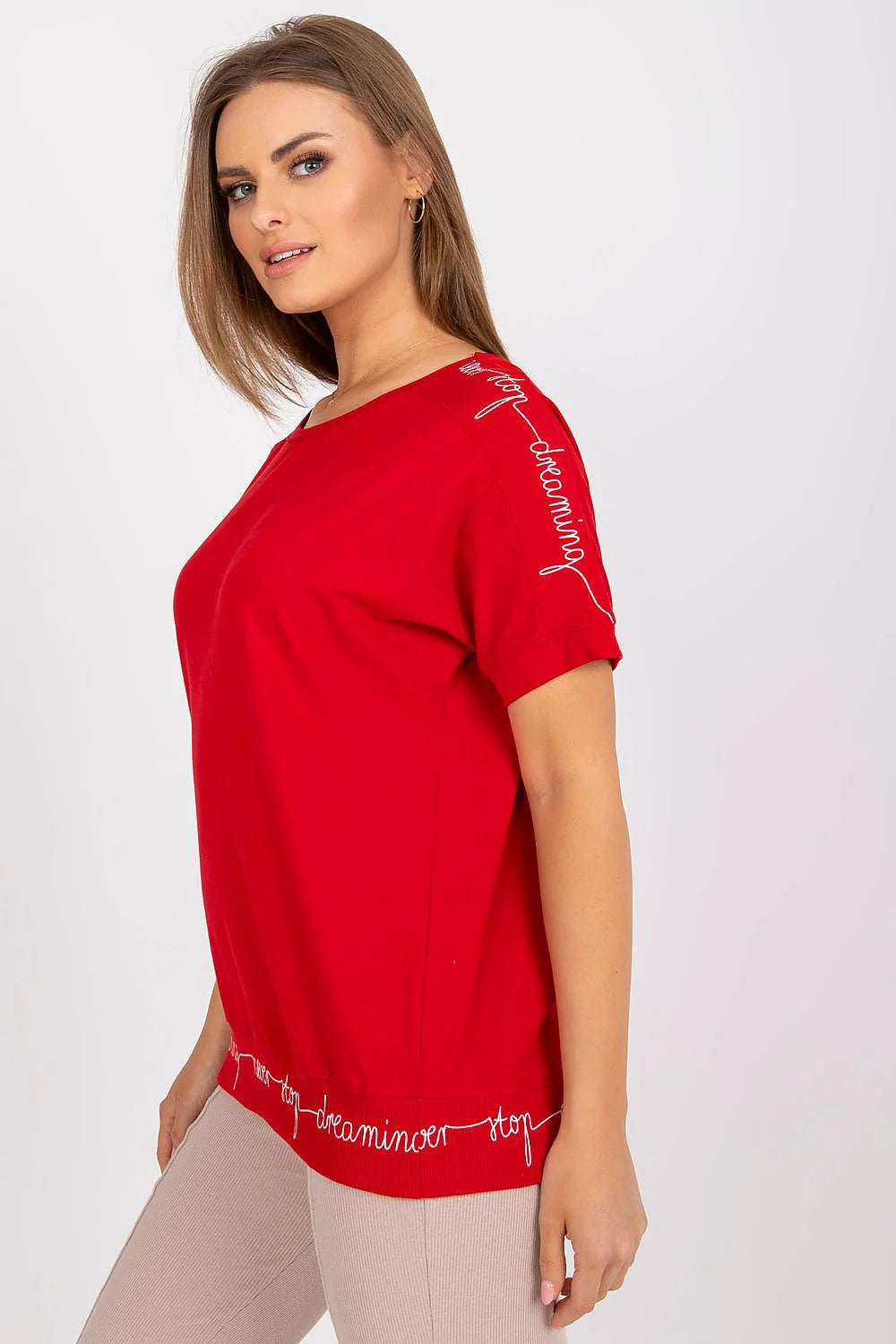 T-shirt femme moderne coupe ample manches courtes couleur jaune vif lettrage "never stop dreaming" coton élasthanne respirant