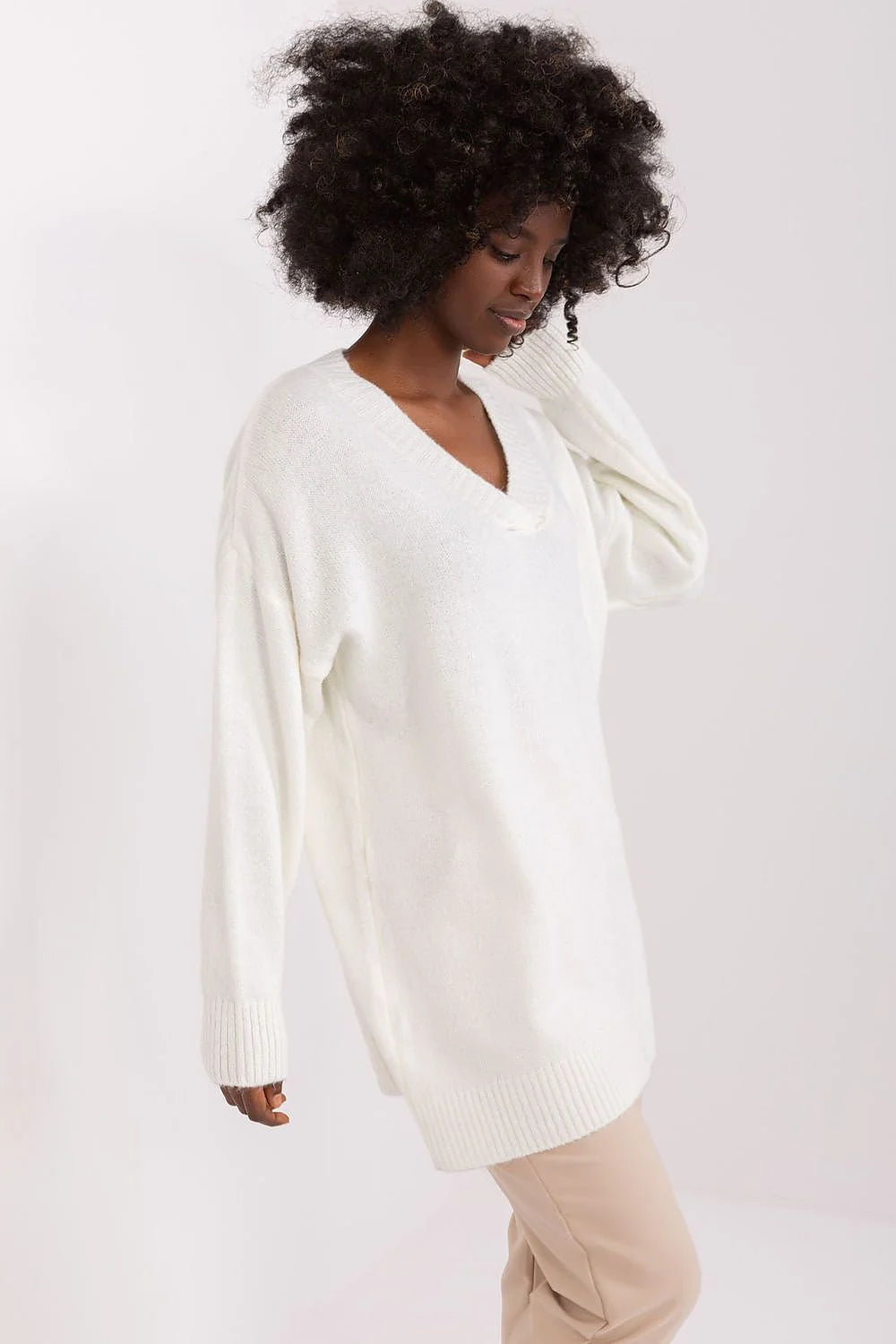 Pull-over féminin ample long col V manches longues finitions côtelées confortable élégant polyvalent femme mode vêtement